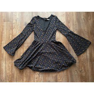 Kimchi Blue Bell-Sleeve Cozy Print Dress